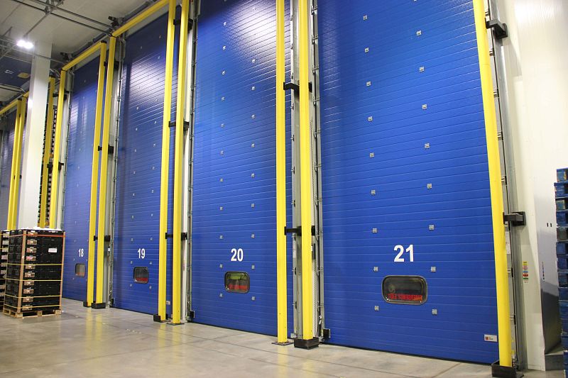 Insulated door for climate controlled banana ripening rooms