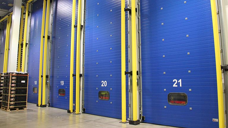 Food processing and chilled storage for vertical farms and fresh produce packing.
