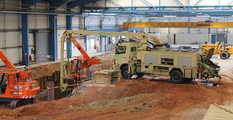 Long reach assisting deep looping pit excavation