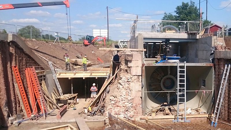 hydro electric machinery installed directly next to the existing canal lock.